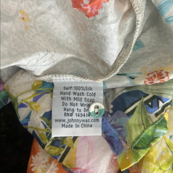 Johnny Was silk floral blouse - Picture 5 of 6